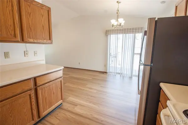 12137 Glenpark DR, Maryland Heights, MO 63043
