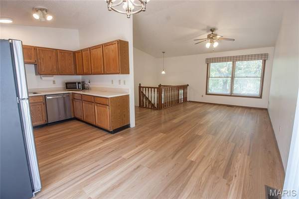 12137 Glenpark DR, Maryland Heights, MO 63043