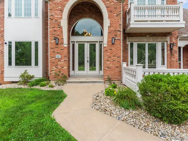 360 Laduemont DR, St Louis, MO 63141
