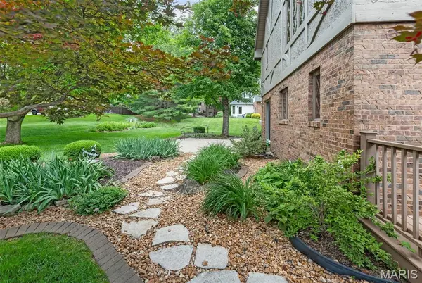 147 Ginger Dale DR, Glen Carbon, IL 62034