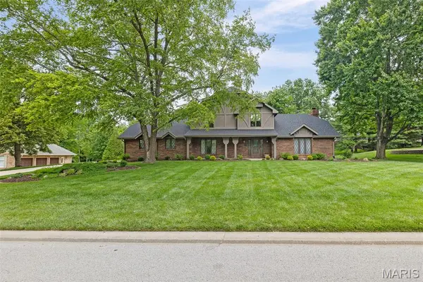 147 Ginger Dale DR, Glen Carbon, IL 62034