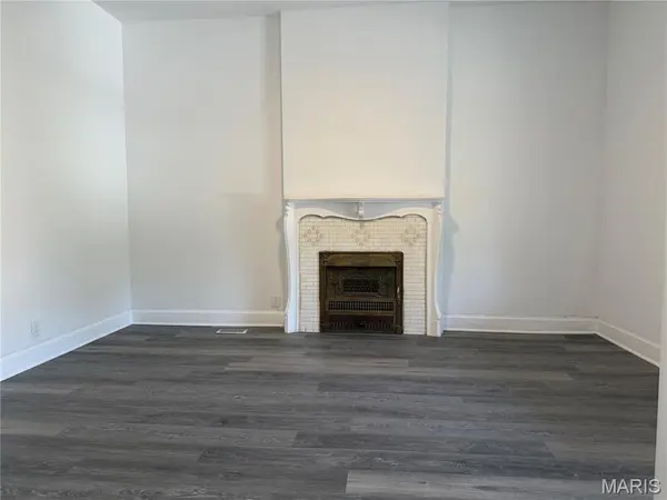 570 Washington PL, East St Louis, IL 62205
