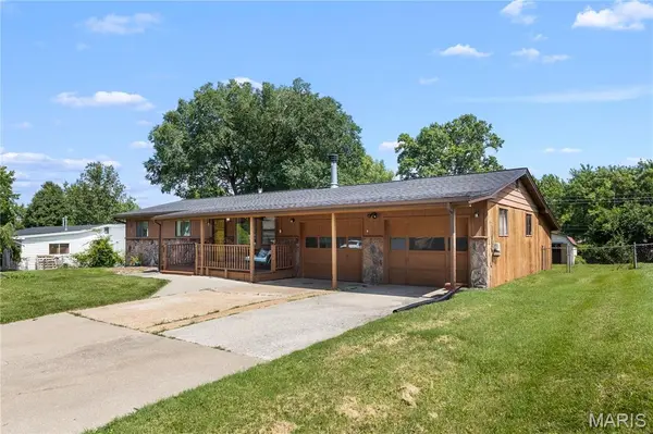 85 Susan DR, St Charles, MO 63301