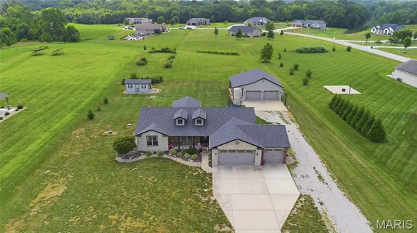 3099 Final DR, Highland, IL 62249