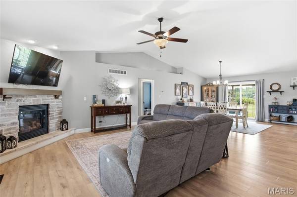 3099 Final DR, Highland, IL 62249