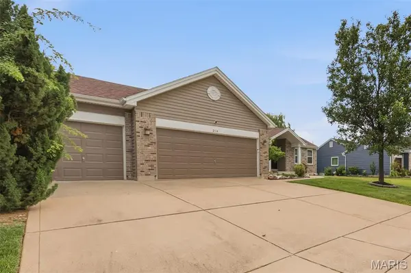 214 Charging Bear DR, Wentzville, MO 63385