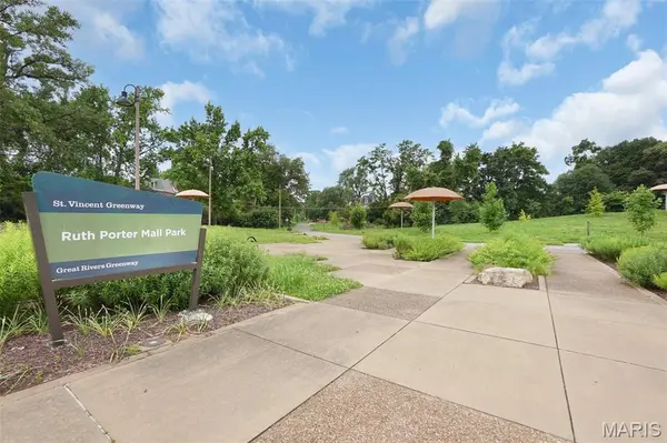 5718 Etzel AVE, St Louis, MO 63112