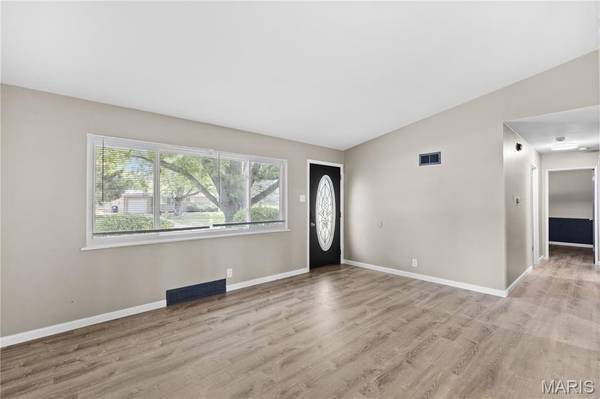 2025 Thunderbird AVE, Florissant, MO 63033