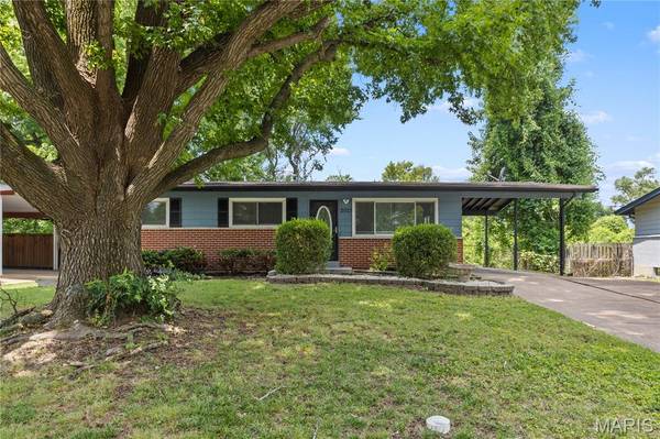 2025 Thunderbird AVE, Florissant, MO 63033