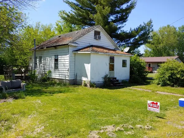 527 Porter AVE, White Hall, IL 62092