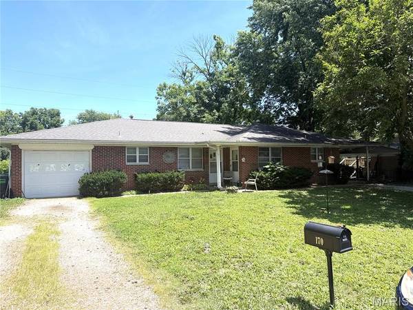 170 Liberty DR, Belleville, IL 62226