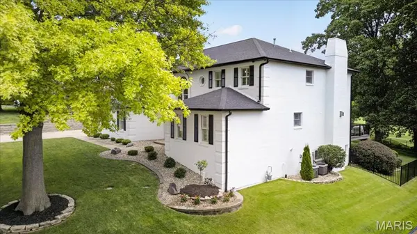 210 S Fairway DR, Belleville, IL 62223