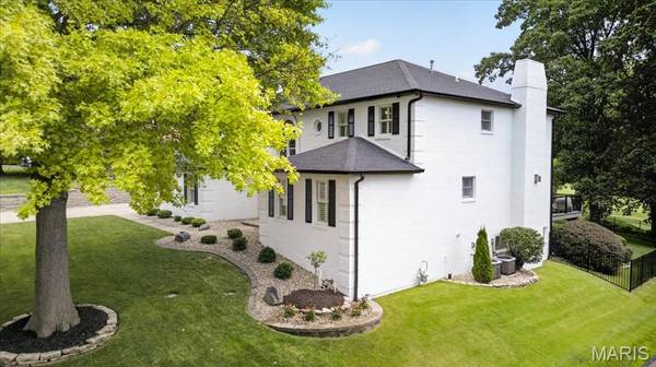 210 S Fairway DR, Belleville, IL 62223