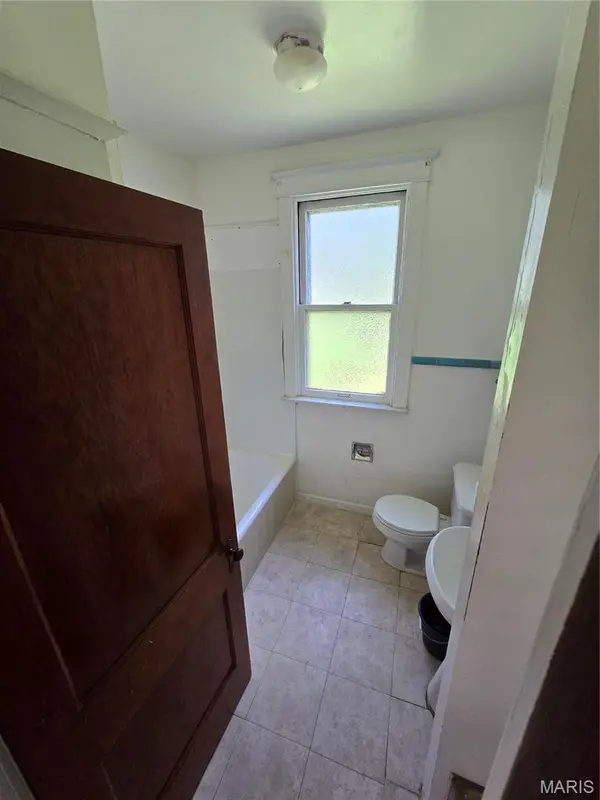 4065 Schiller PL, St Louis, MO 63116
