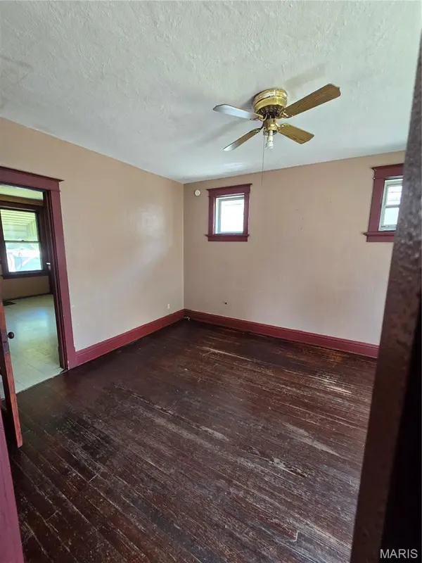 4065 Schiller PL, St Louis, MO 63116