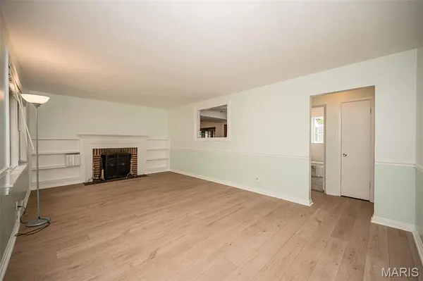 1119 Cheshire LN, St Louis, MO 63119