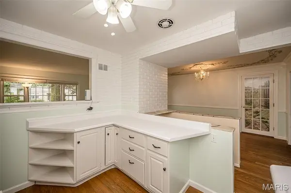 1119 Cheshire LN, St Louis, MO 63119