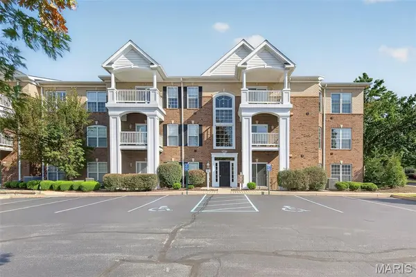 13101 Mill Crossing CT #201, Creve Coeur, MO 63141