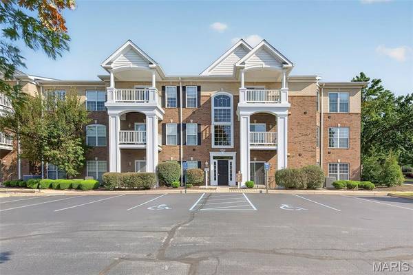 13101 Mill Crossing CT #201, Creve Coeur, MO 63141