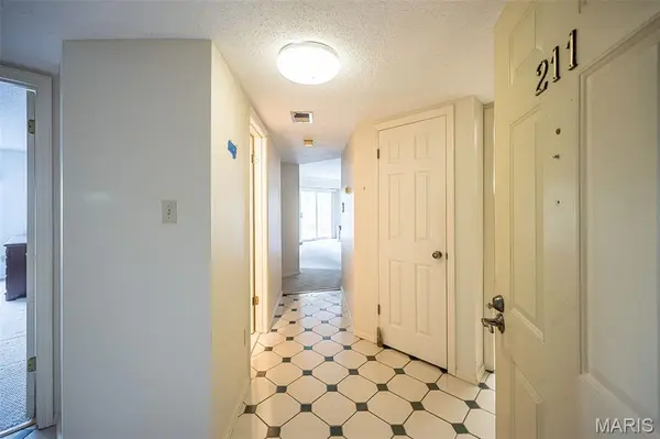 12929 Portulaca DR #211, St Louis, MO 63146