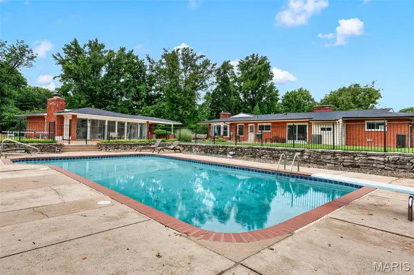 9860 Bridle Trail LN, Sunset Hills, MO 63128