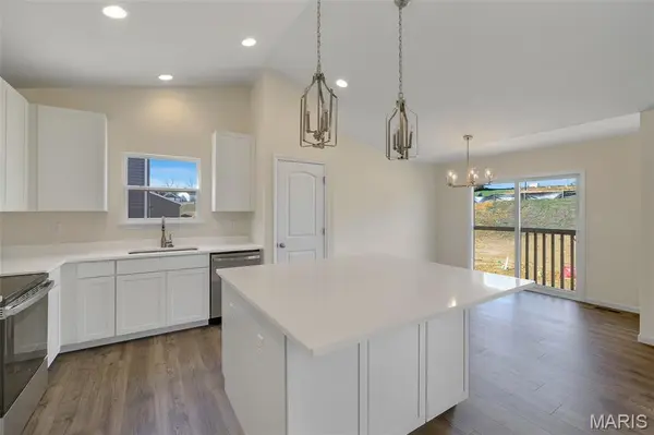 302 Osprey CT, Lake St Louis, MO 63367