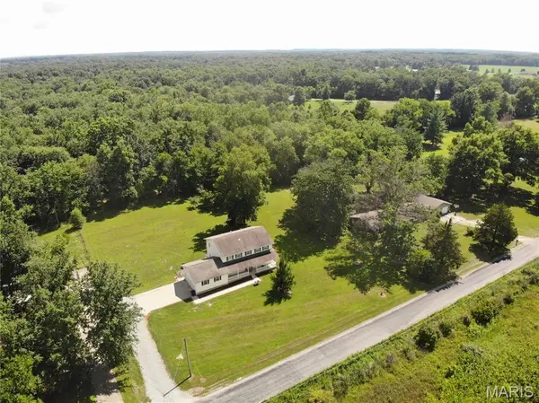 4992 Cross RD, Salem, IL 62881
