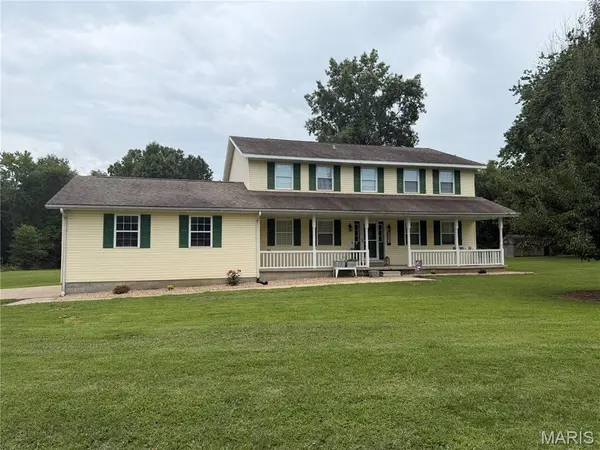 4992 Cross RD, Salem, IL 62881