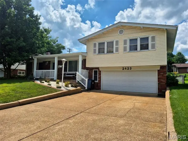 2423 Chaucer AVE, Overland, MO 63114