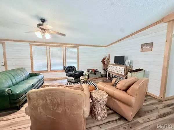 10595 Mill RD, Bucyrus, MO 65444