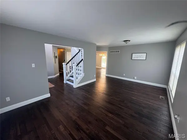 469 Coventry Trail LN, Maryland Heights, MO 63043