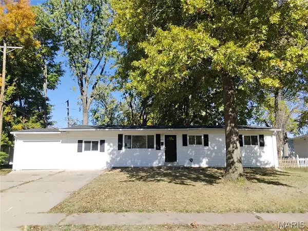 1285 Pamela DR, Florissant, MO 63031