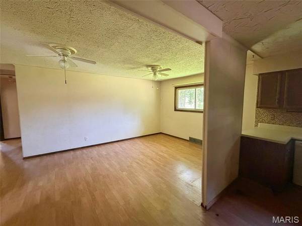 2120 Argo DR, Florissant, MO 63031
