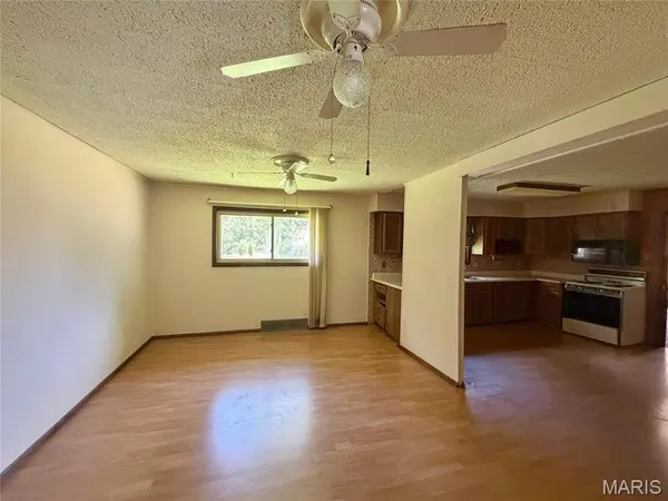 2120 Argo DR, Florissant, MO 63031