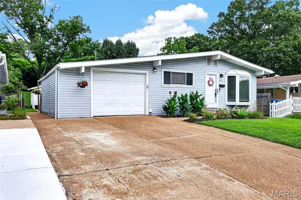 413 Saint Lawrence DR, Ballwin, MO 63021