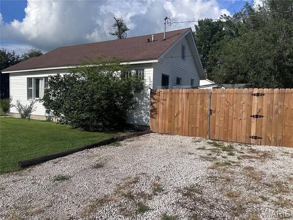 803 E Kathleen ST, Sikeston, MO 63801
