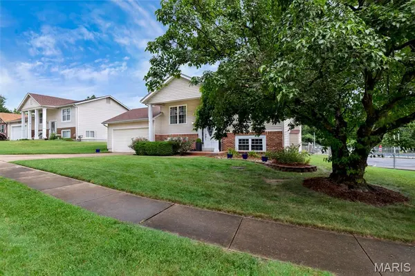 2528 Stillwater DR, O'fallon, MO 63368