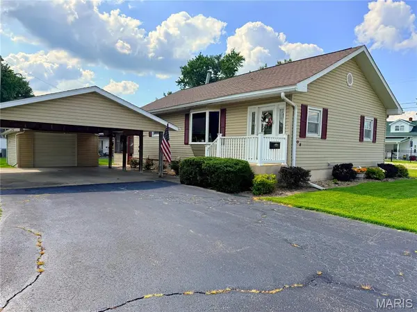908 Staunton Rd RD, Gillespie, IL 62033