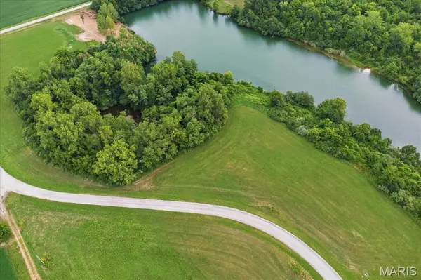 11150 Slate DR, Carlyle, IL 62231