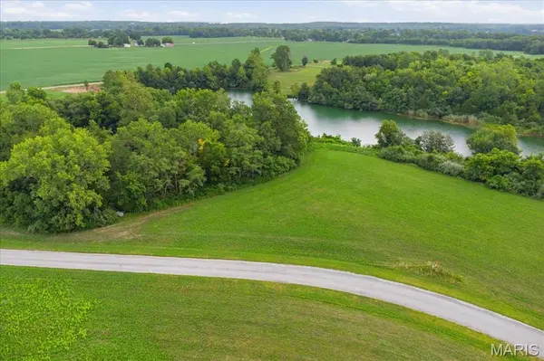 11150 Slate DR, Carlyle, IL 62231