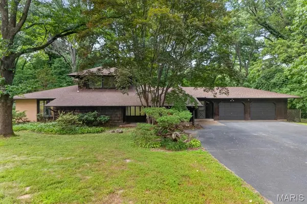 105 Shady Valley DR, Chesterfield, MO 63017