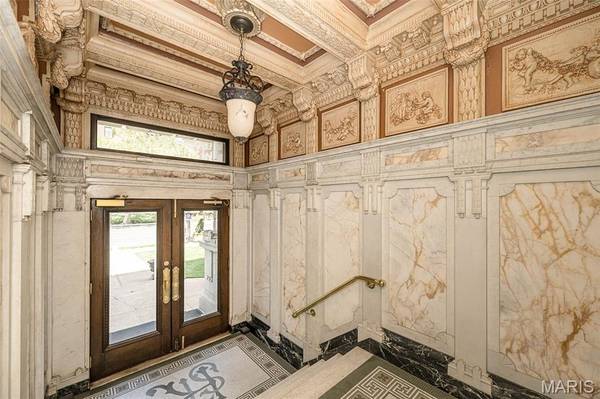 4944 Lindell BLVD #7E, St Louis, MO 63108