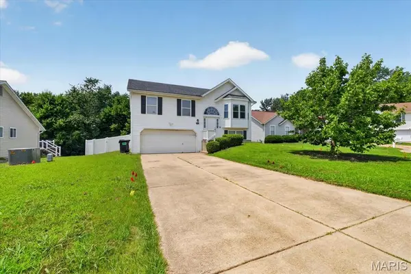 991 Sunset Farms CT, St Charles, MO 63304