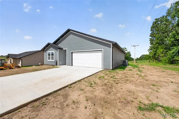 2043 Kay AVE, Lebanon, MO 65536