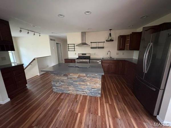 1232 W Springfield RD, St Clair, MO 63077