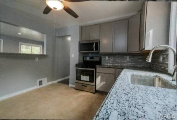 295 Derhake, Florissant, MO 63031