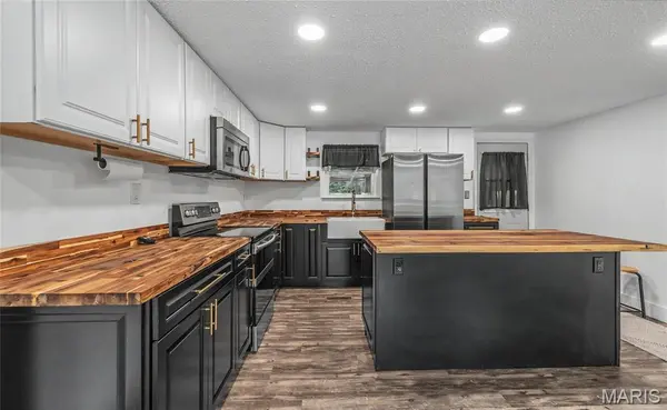 388 Walls Ford RD, St Clair, MO 63077
