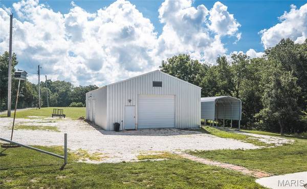 388 Walls Ford RD, St Clair, MO 63077