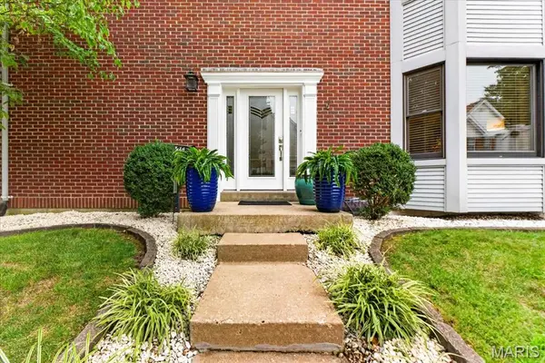 935 Barnard College LN, St Louis, MO 63130