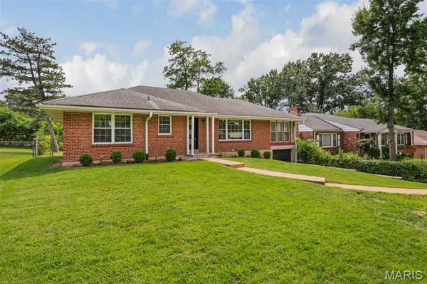 8104 Edinburgh DR, Clayton, MO 63105